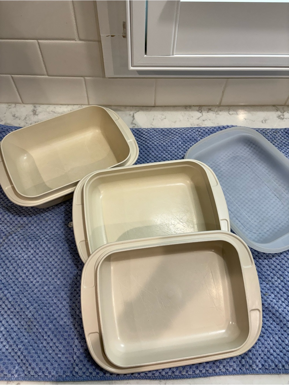 Tupperware vintage microwave dishes. Three sizes, plus storage  Lid